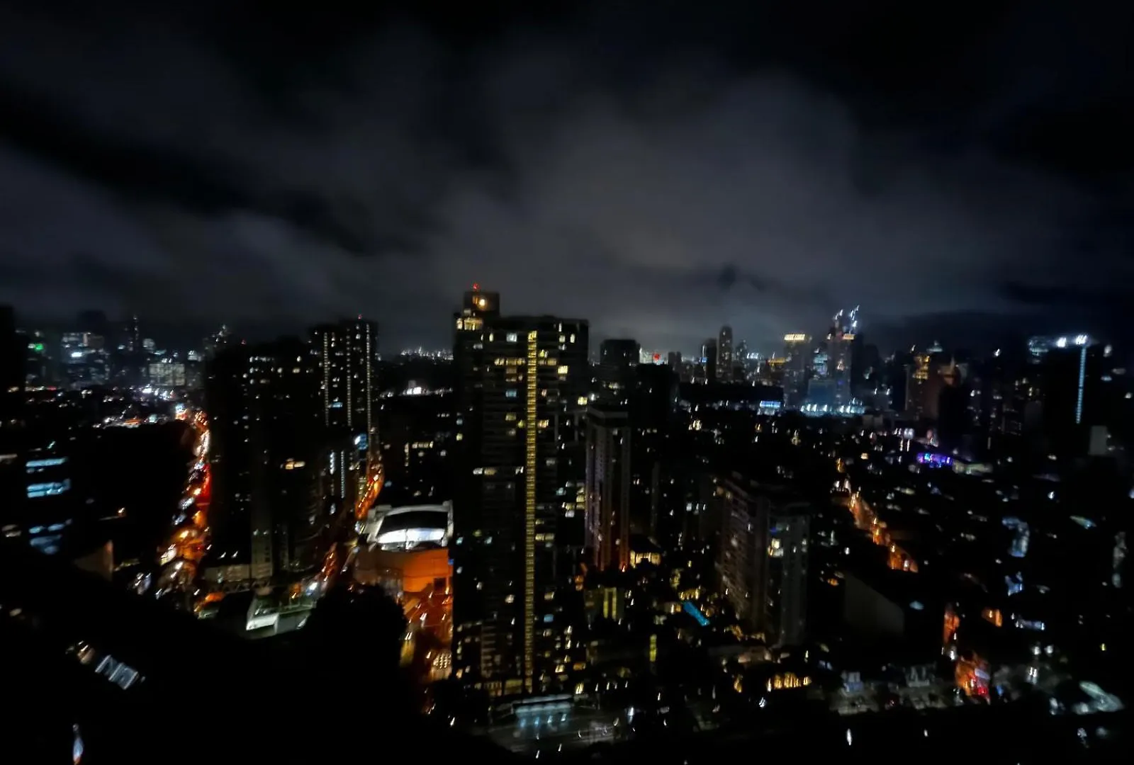 Prime Posh Downtown Condo 曼达卢永
